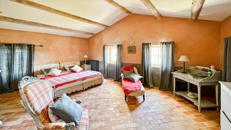 Maison - 500 m² - 8 pièces