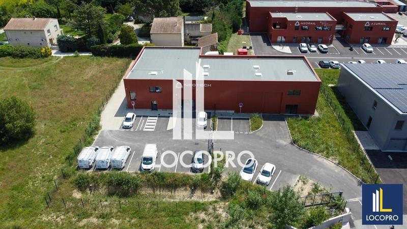 Local d'activité / Entrepôt - 252 m²