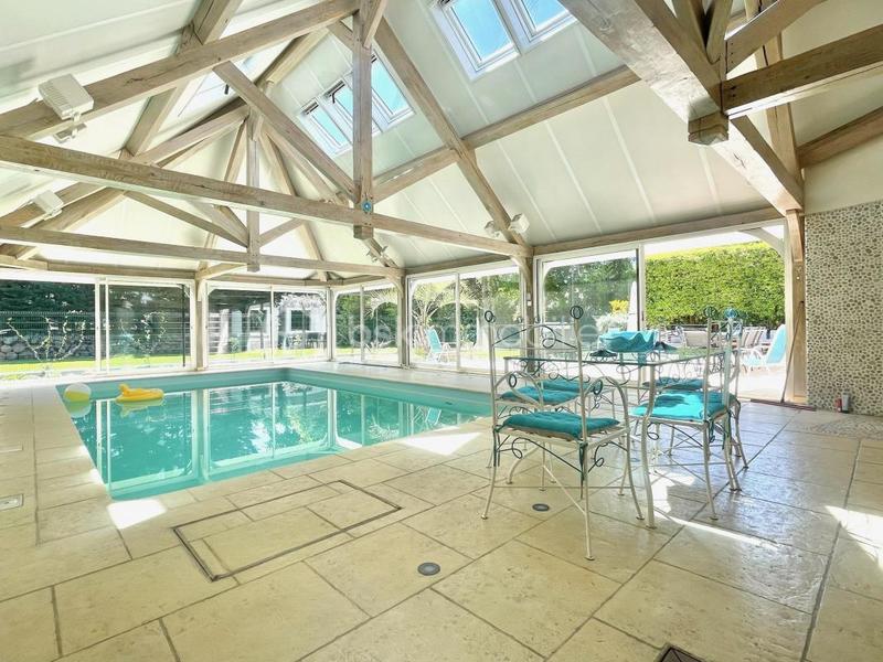 Demeure - 324 m² - 8 pièces