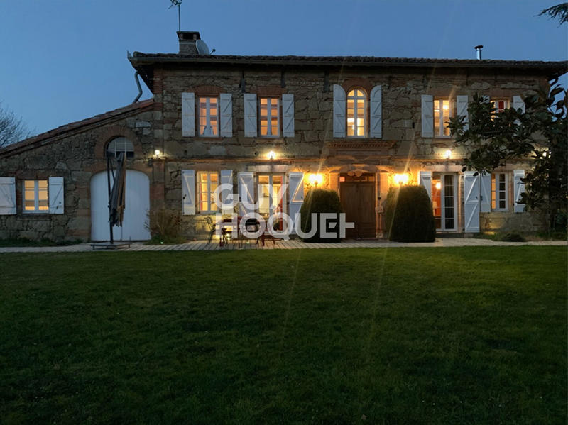 Maison - 242 m² - 6 pièces