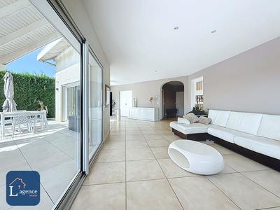 Maison - 258 m² - 8 pièces