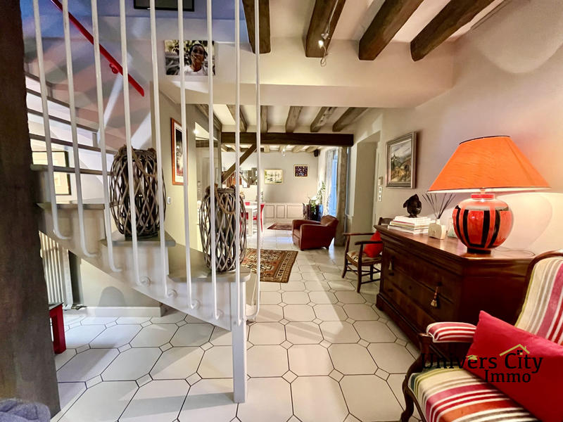 Maison ancienne - 227 m² - 8 pièces