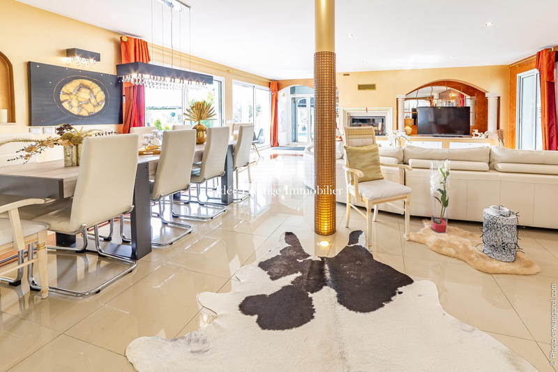 Maison contemporaine - 574 m² - 15 pièces