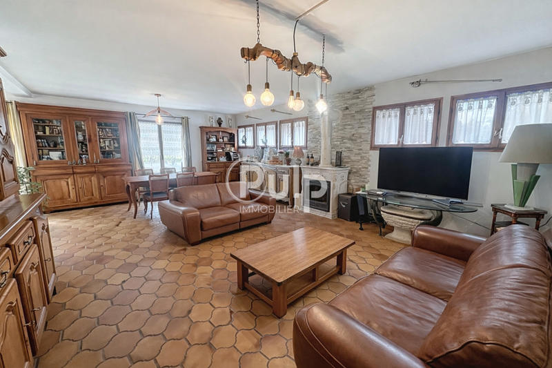 Pavillon - 220 m² - 8 pièces