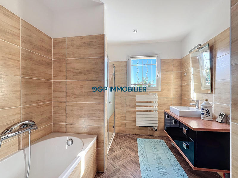 Villa - 201 m² - 6 pièces