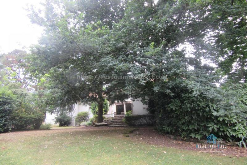 Propriété - 276 m² - 6 pièces