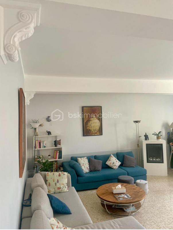 Demeure - 268 m² - 7 pièces