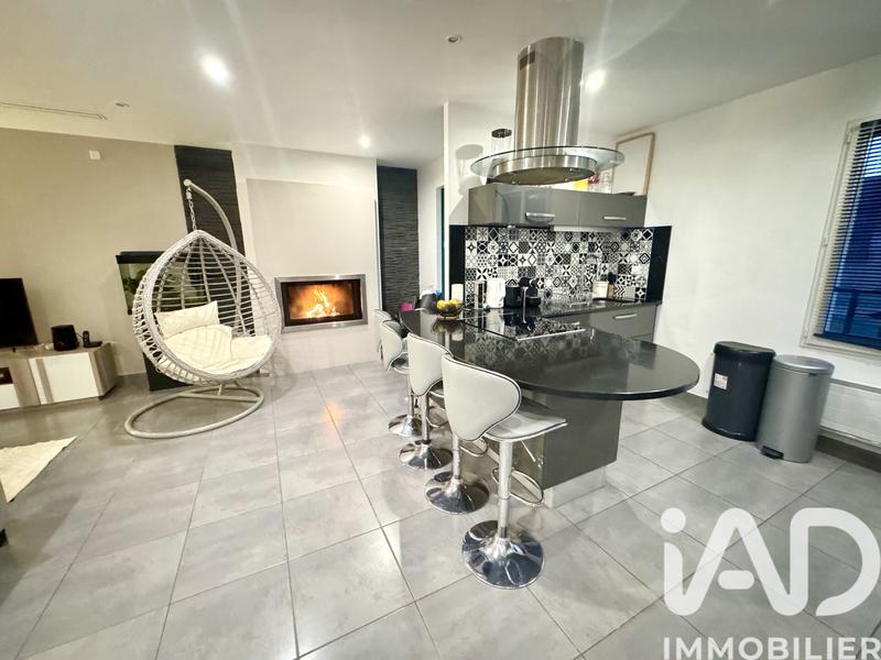 Maison - 168 m² - 8 pièces