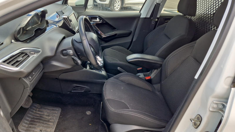 Peugeot 208 affaire Puretech 110ch Eat6 Allure Business