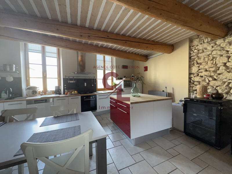 Maison - 270 m² - 6 pièces