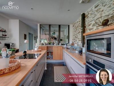 Maison - 240 m² - 8 pièces