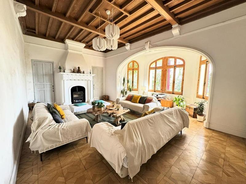 Demeure - 250 m² - 9 pièces