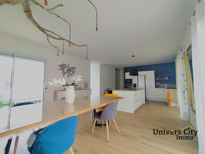 Maison contemporaine - 178 m² - 8 pièces