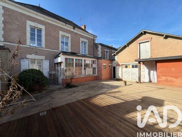 Maison - 224 m² - 7 pièces