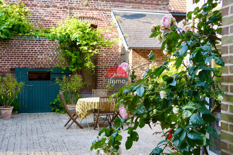 Maison - 260 m² - 10 pièces