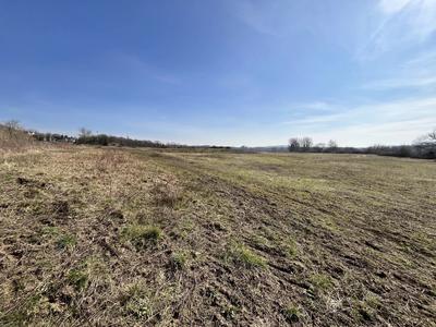 Terrain - 49 300 m²