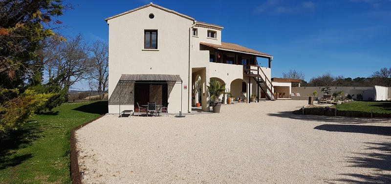 Maison - 235 m² - 10 pièces