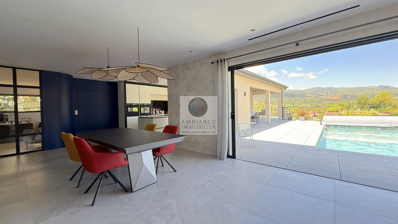 Maison - 322 m² - 8 pièces