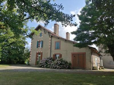 Maison - 220 m² - 5 pièces