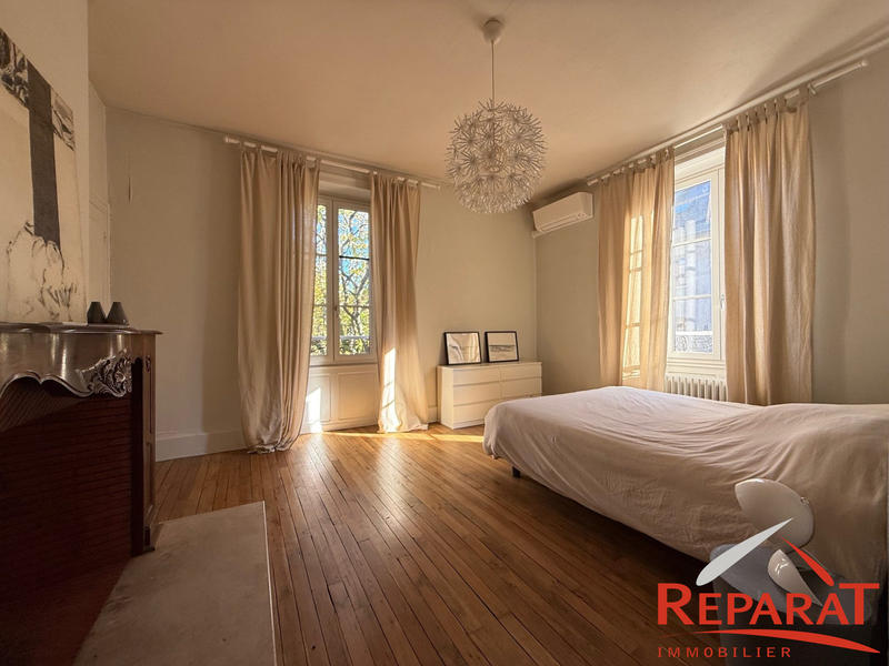 Maison - 280 m² - 7 pièces