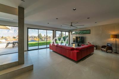 Demeure - 295 m² - 6 pièces