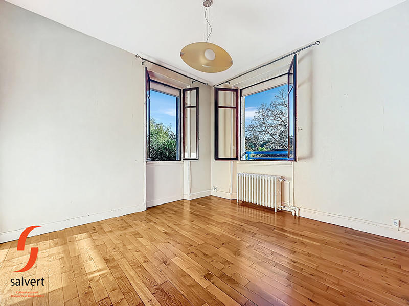 Maison - 220 m² - 10 pièces