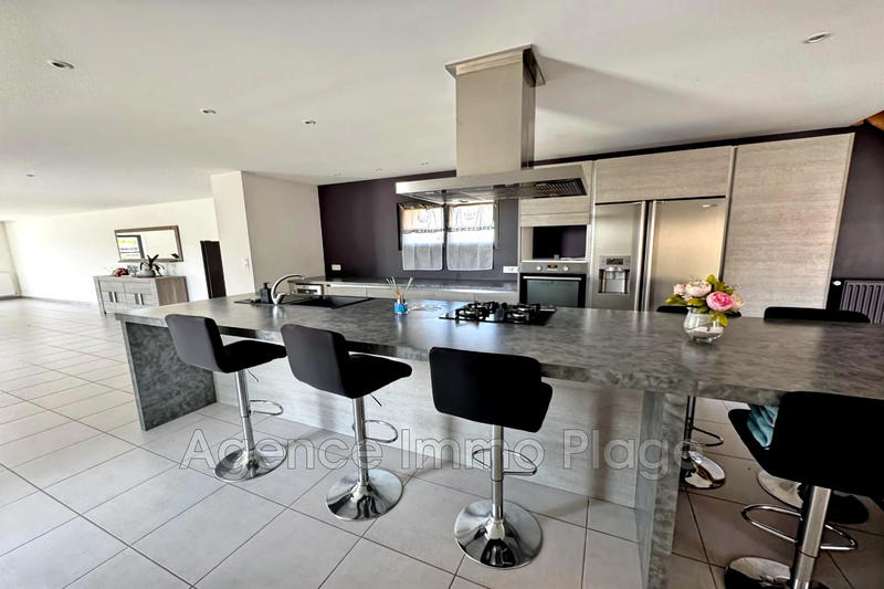 Maison - 250 m² - 6 pièces