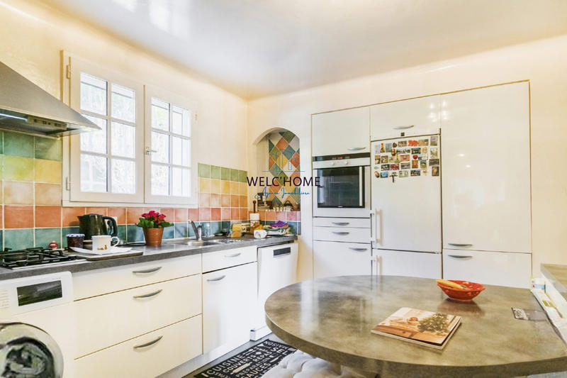 Maison - 242 m² - 10 pièces