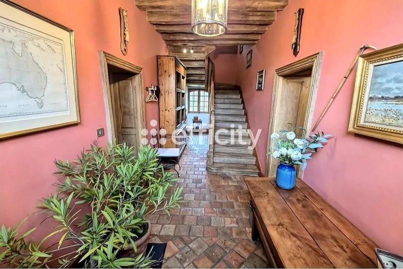 Maison - 230 m² - 9 pièces