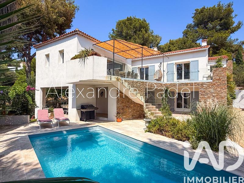 Maison - 270 m² - 10 pièces