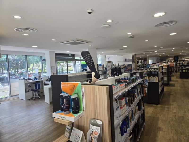 Local commercial - 600 m² - 15 pièces