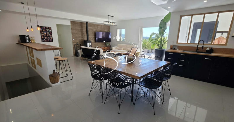 Maison - 148 m² - 6 pièces