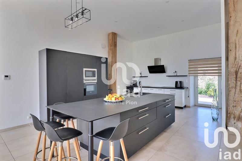 Maison - 470 m² - 10 pièces