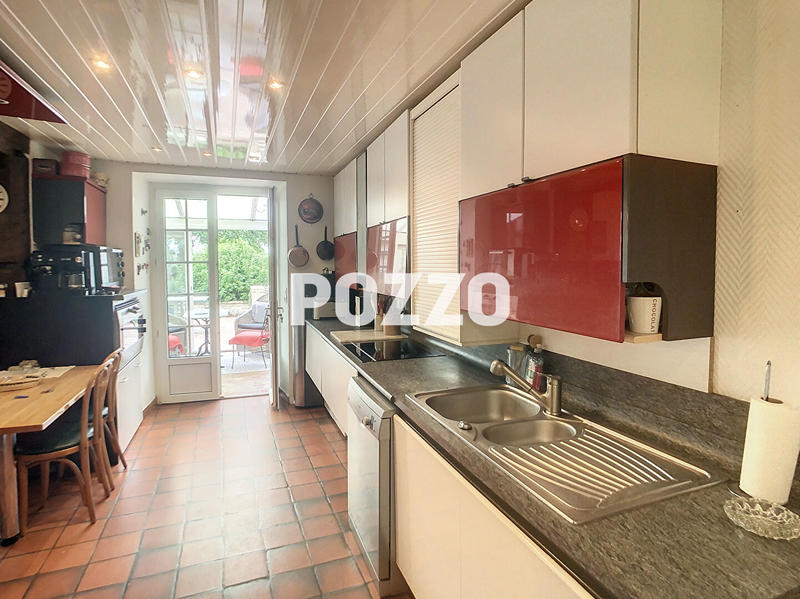 Maison - 290 m² - 10 pièces