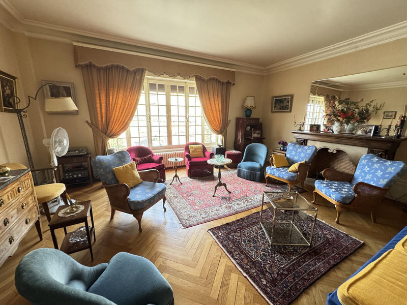 Maison - 316 m² - 9 pièces