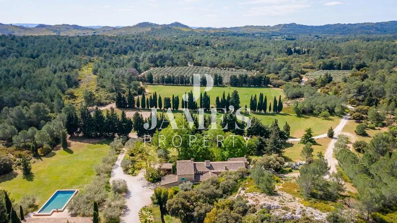 Maison - 520 m² - 14 pièces