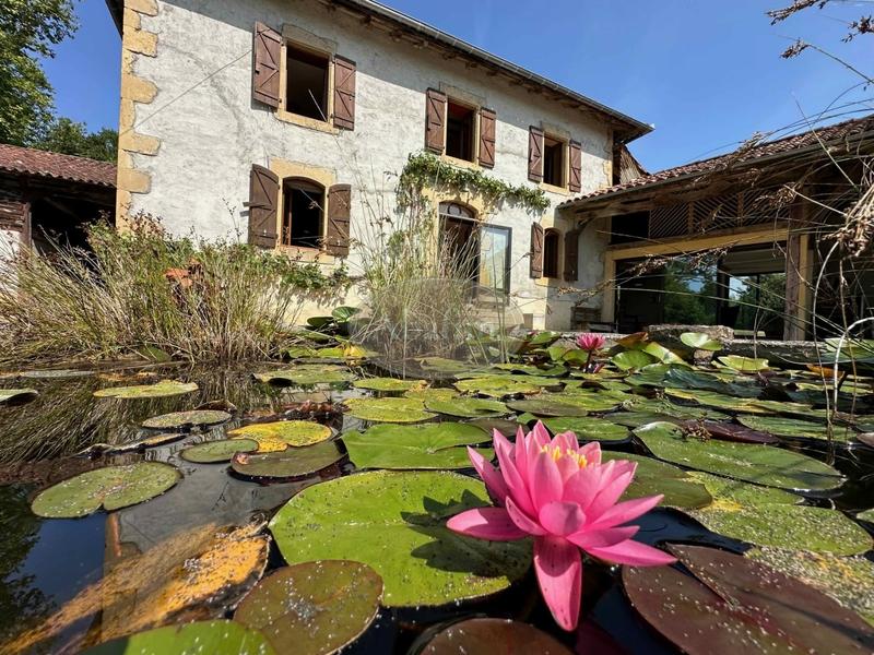 Maison - 280 m² - 8 pièces