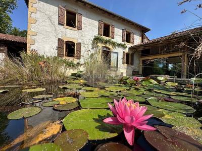 Maison - 280 m² - 8 pièces