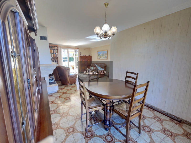 Villa - 100 m² - 5 pièces