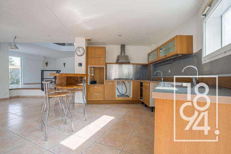 Maison d'architecte - 239 m² - 6 pièces