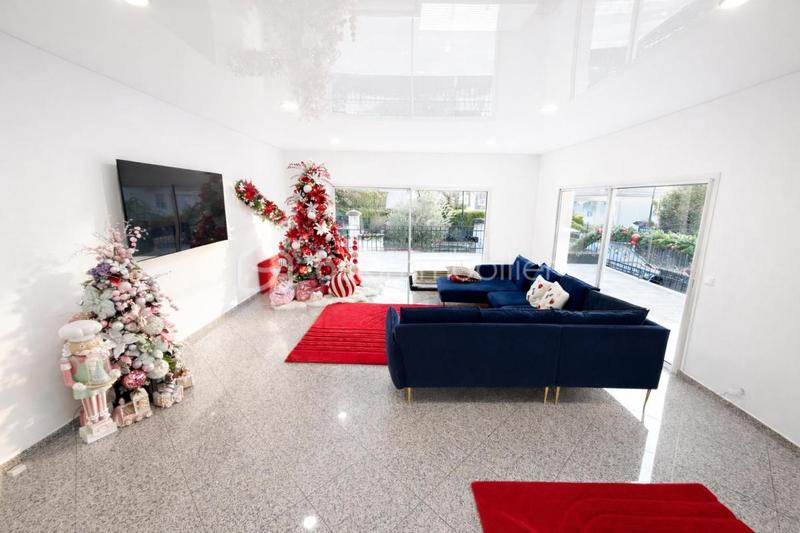 Maison - 185 m² - 6 pièces