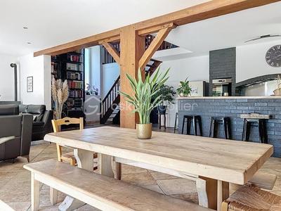 Demeure - 200 m² - 7 pièces