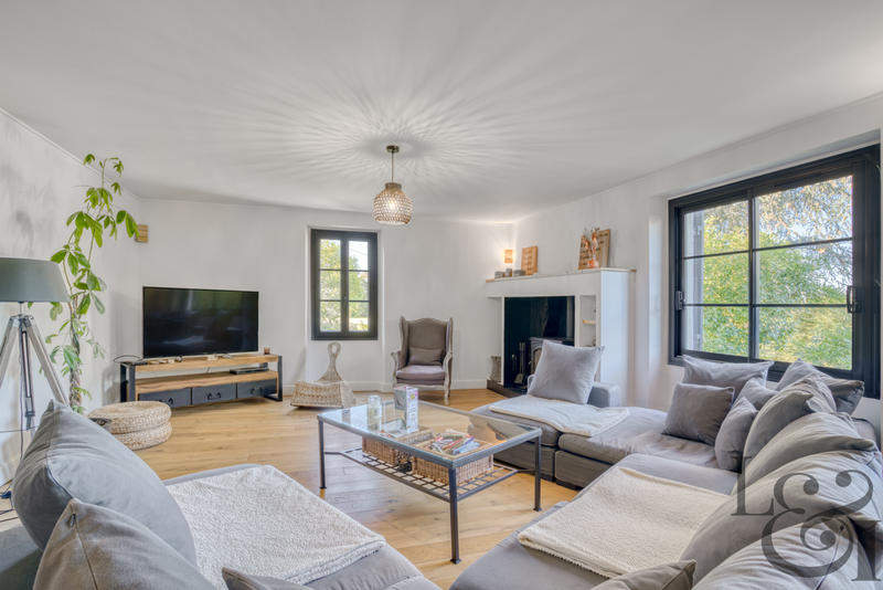 Maison - 250 m² - 13 pièces