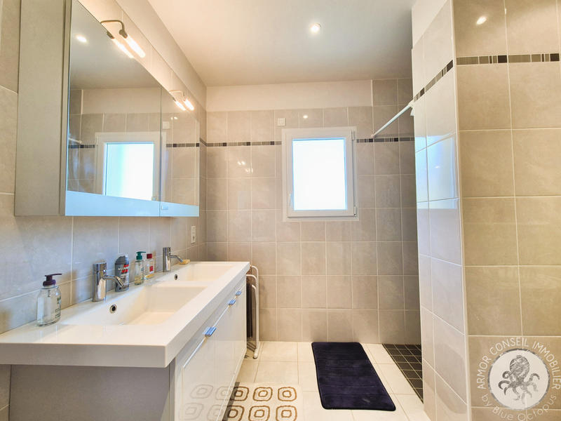 Maison - 235 m² - 6 pièces