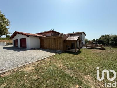 Maison de village - 385 m² - 14 pièces