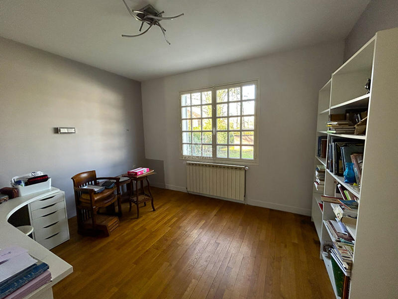 Maison - 215 m² - 9 pièces