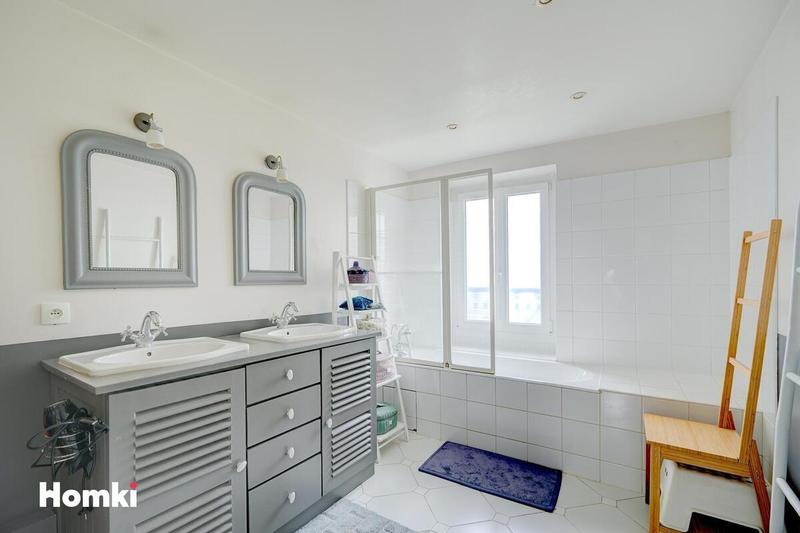 Maison - 181 m² - 6 pièces