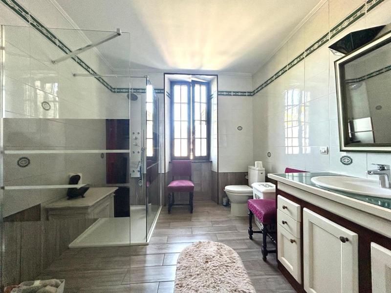 Maison - 247 m² - 7 pièces