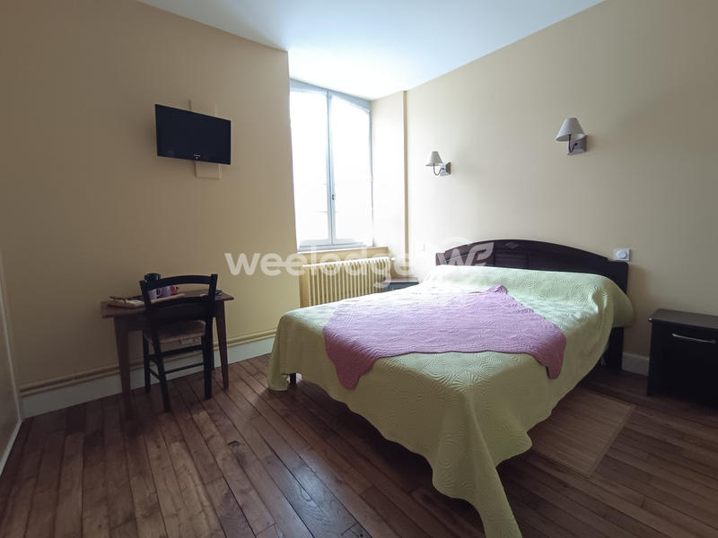 Maison - 392 m² - 15 pièces