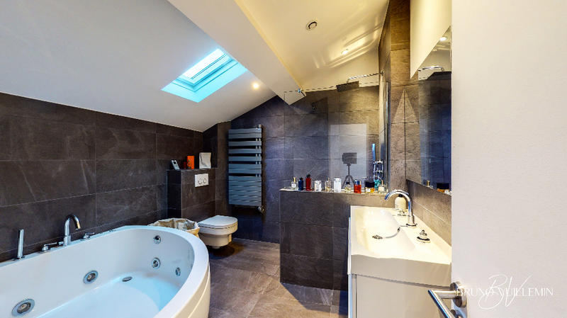 Demeure - 253 m² - 8 pièces